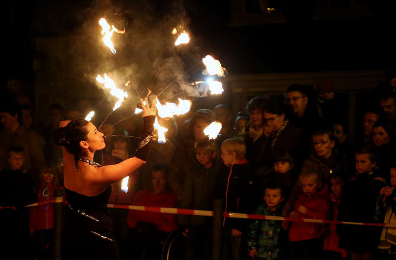 Fireshow at 'Wald leuchtet 2013' in Solingen/Germany with Keiko Schmitt from Tanzlicht K